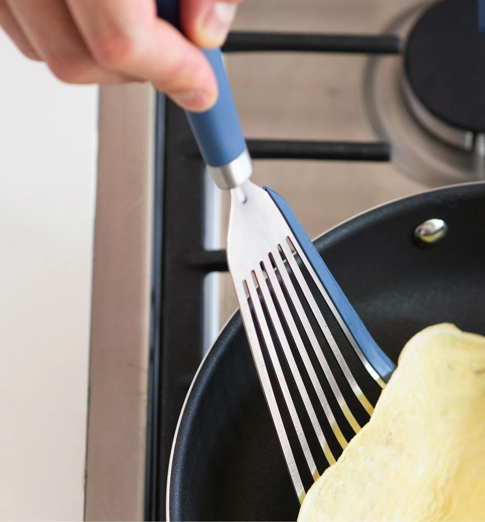 Silicone Fish Spatula - Black - Image 2